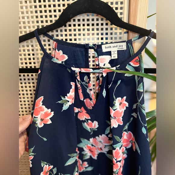 Faith and joy floral blouse - M - Picture 2 of 3